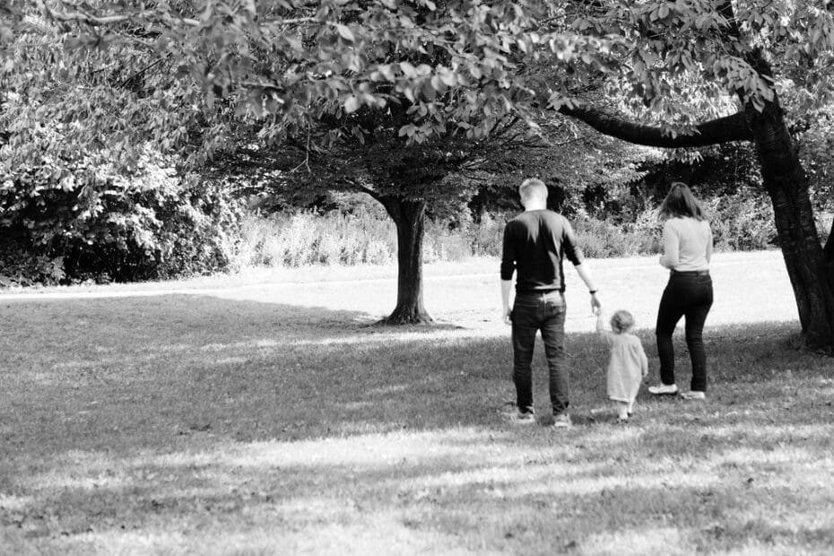 mom and dad with their little daughter